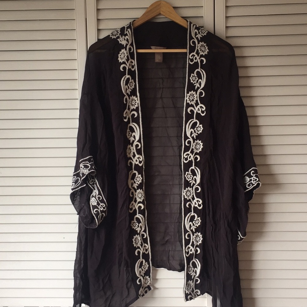 Gorgeous b+w embroidered kimono